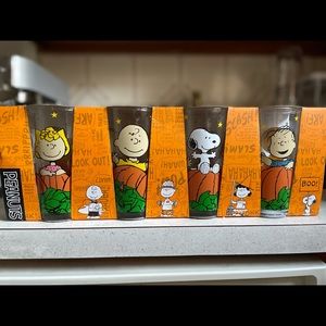 Peanuts Halloween Glasses set Of 4